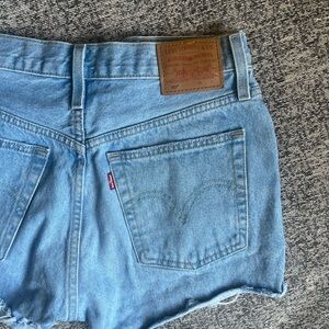 Levi’s 501 cut off denim shorts